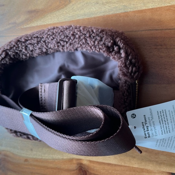 Lululemon Everywhere Belt Bag 1L in Chocolate Fleece NWT - Picture 6 of 7